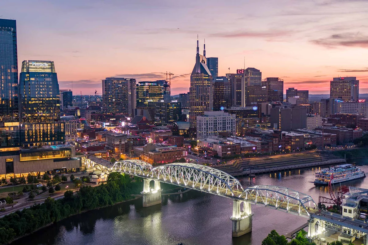 Professional window cleaning in Nashville, Tennessee