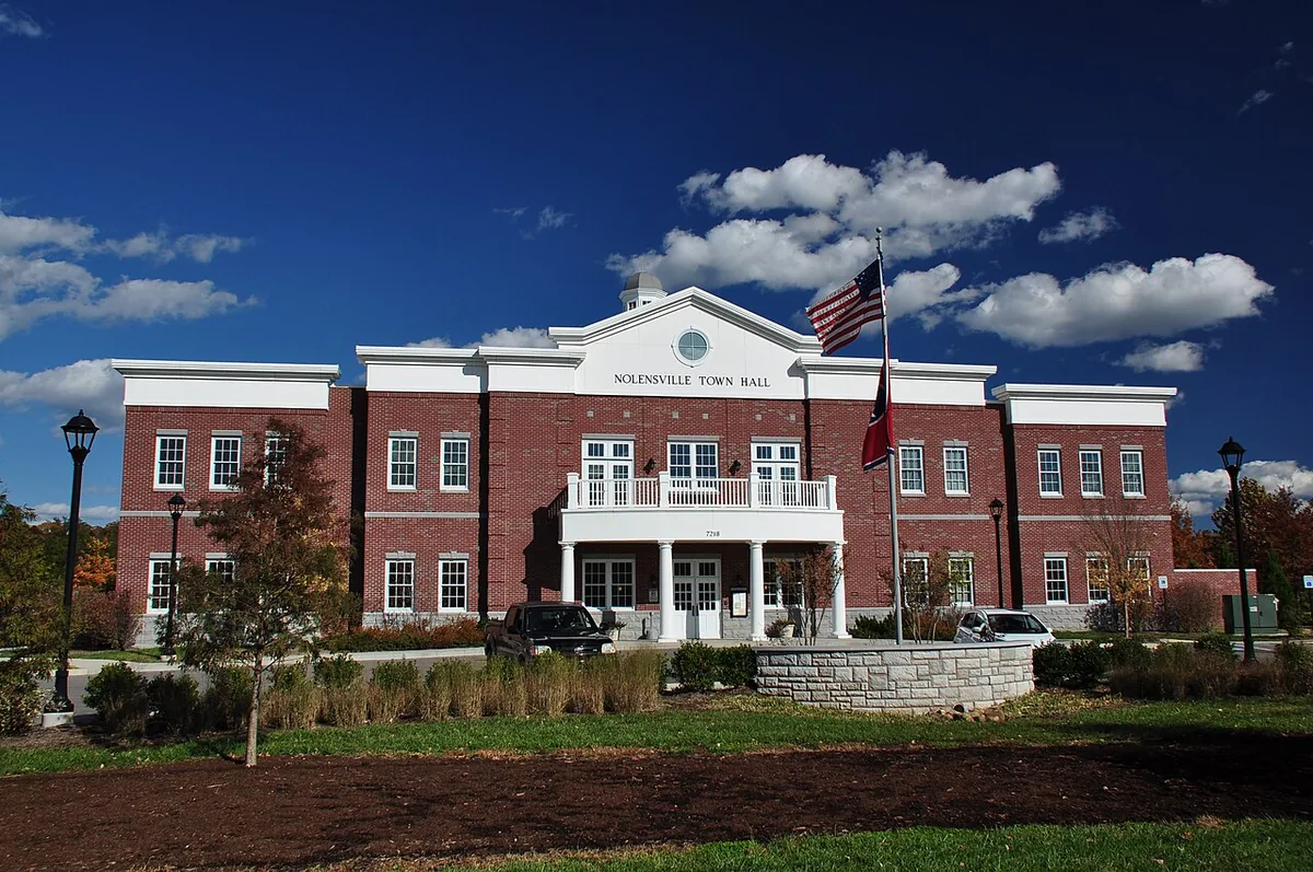 Professional window cleaning in Nolensville, Tennessee